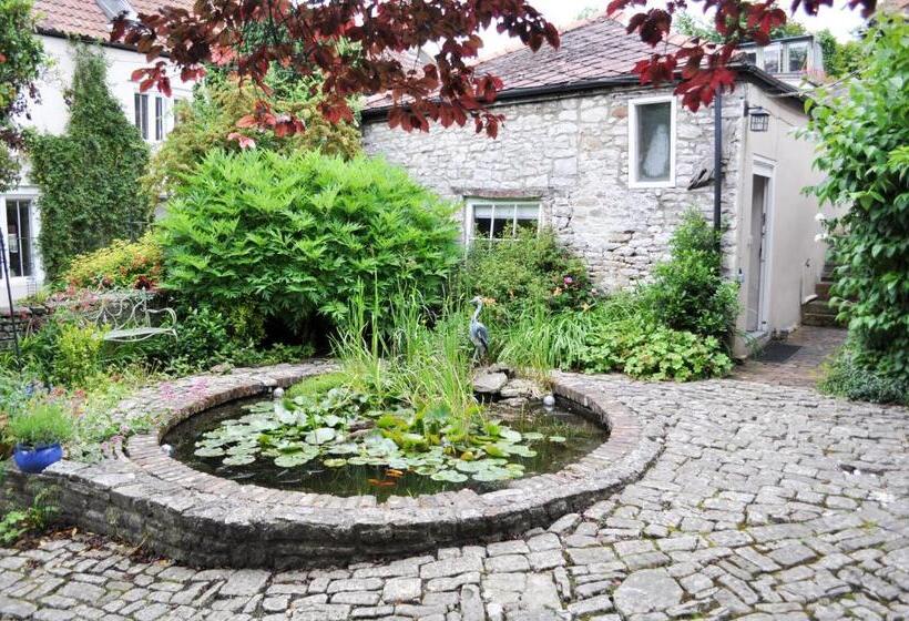 مبيت وإفطار Longbridge House