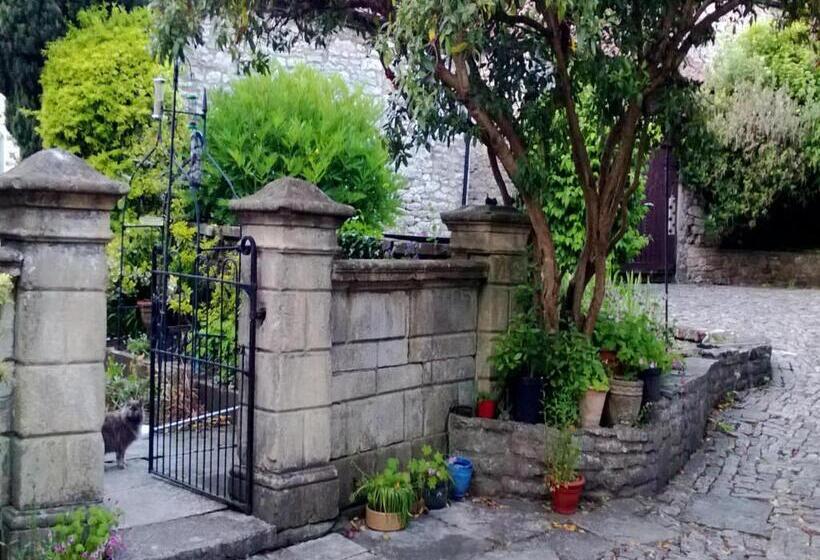 مبيت وإفطار Longbridge House