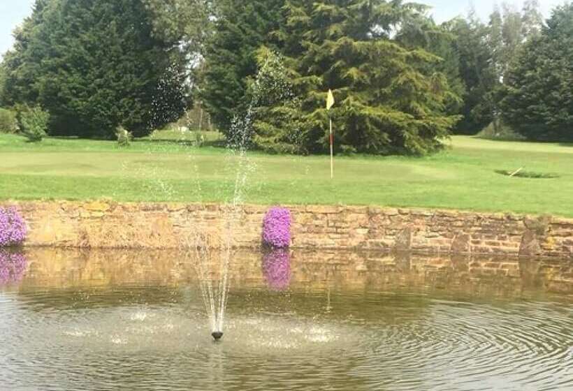 مبيت وإفطار Newent Golf Club And Lodges