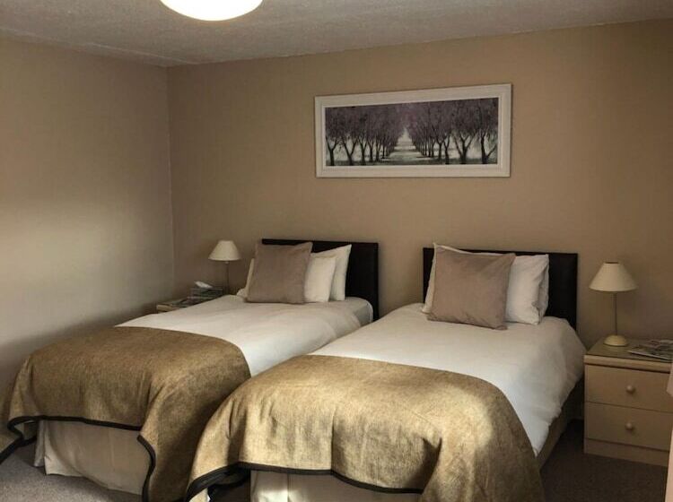 مبيت وإفطار Newent Golf Club And Lodges