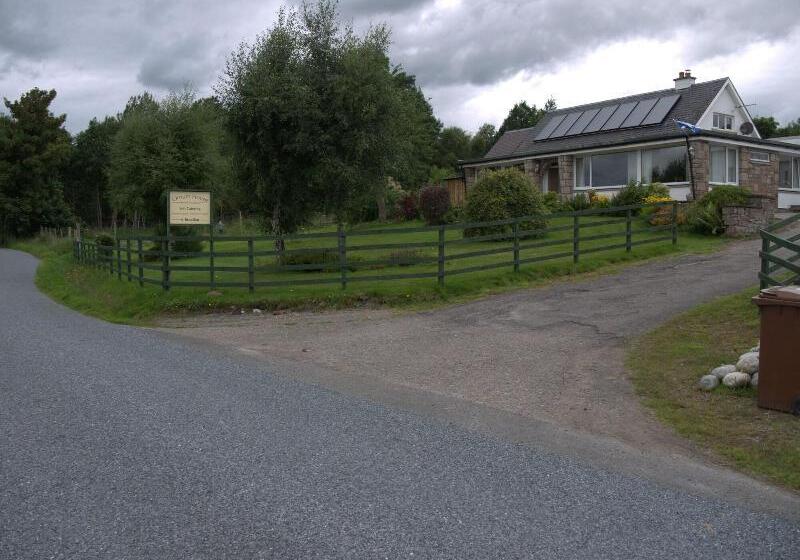 مبيت وإفطار Ornum House