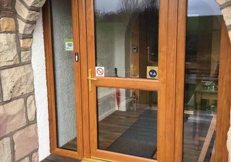 مبيت وإفطار Ornum House