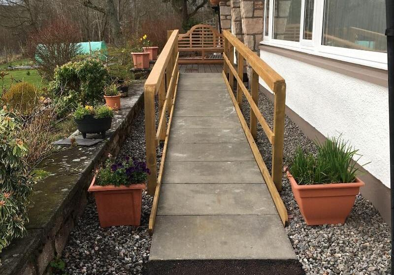 مبيت وإفطار Ornum House