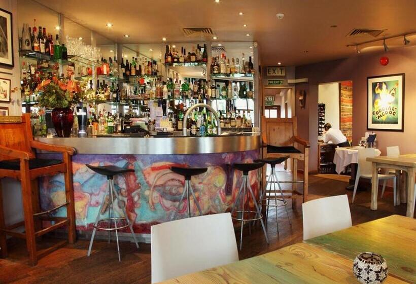 مبيت وإفطار The Bakery Restaurant With Rooms