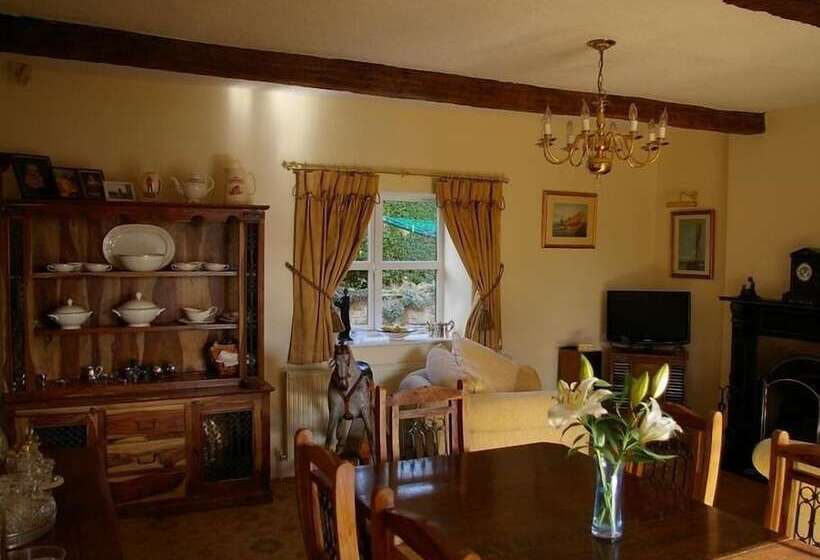 مبيت وإفطار The Grange