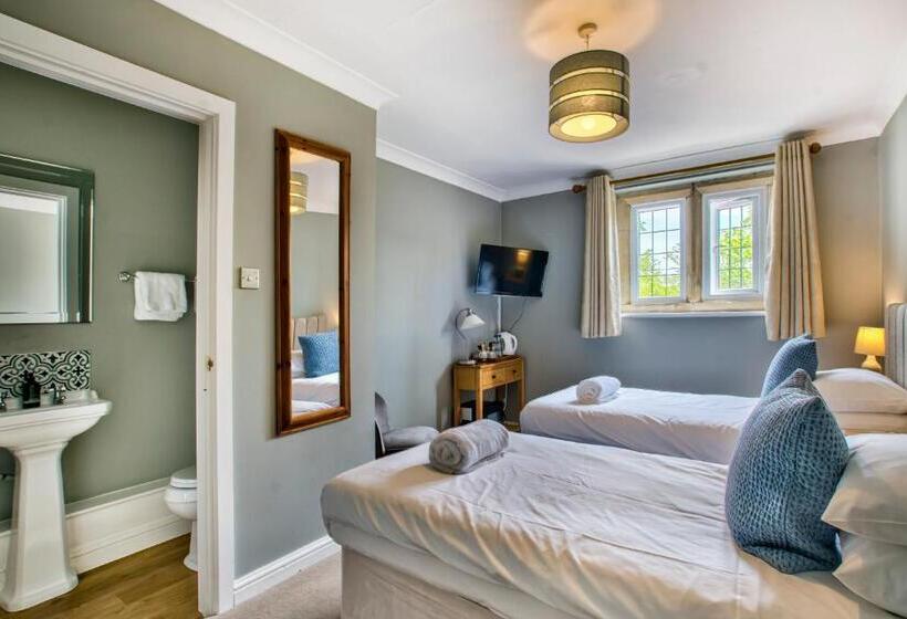 مبيت وإفطار The Vines