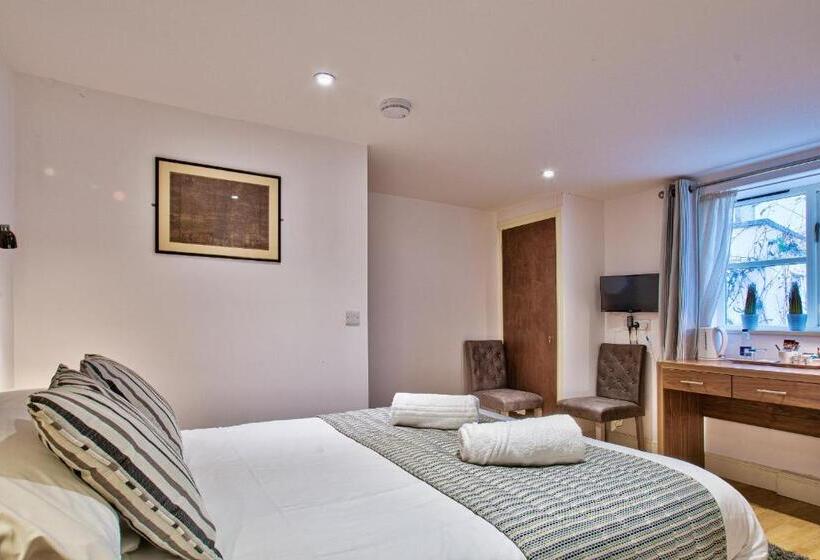 مبيت وإفطار The Vines