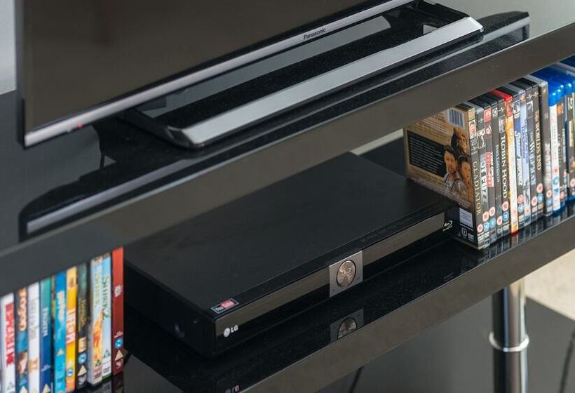 Cambridge Orchard Apartments   2 Double Bedrooms