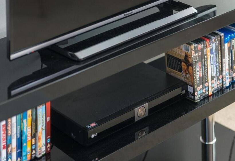 Cambridge Orchard Apartments   2 Double Bedrooms