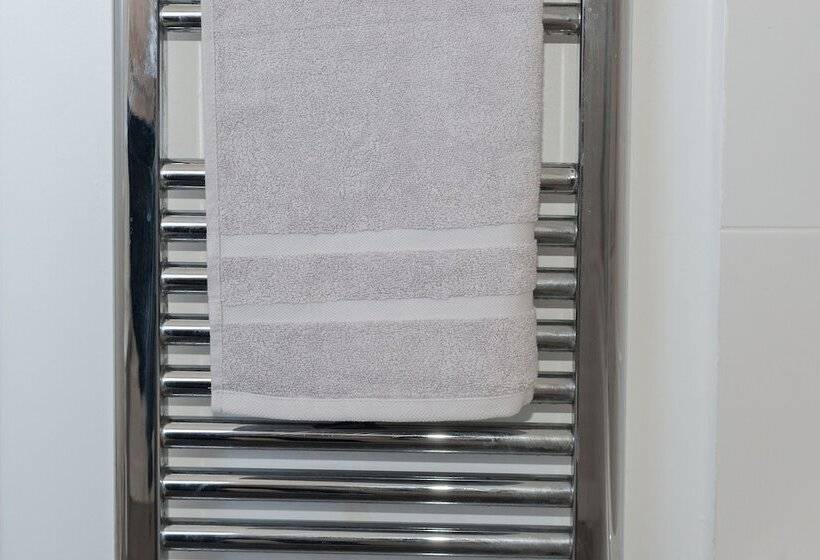 Cambridge Orchard Apartments   2 Double Bedrooms