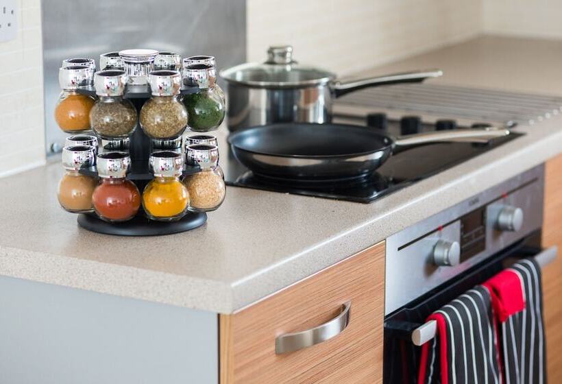 Cambridge Orchard Apartments   2 Double Bedrooms