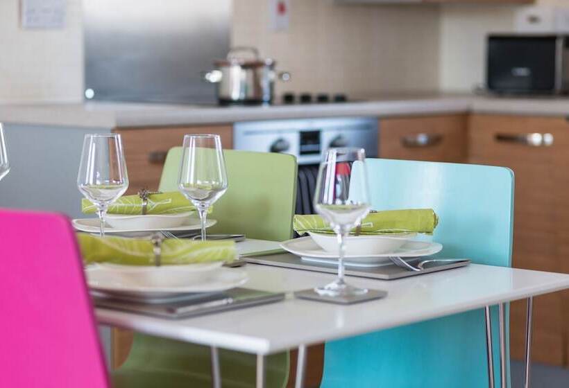 Cambridge Orchard Apartments   2 Double Bedrooms