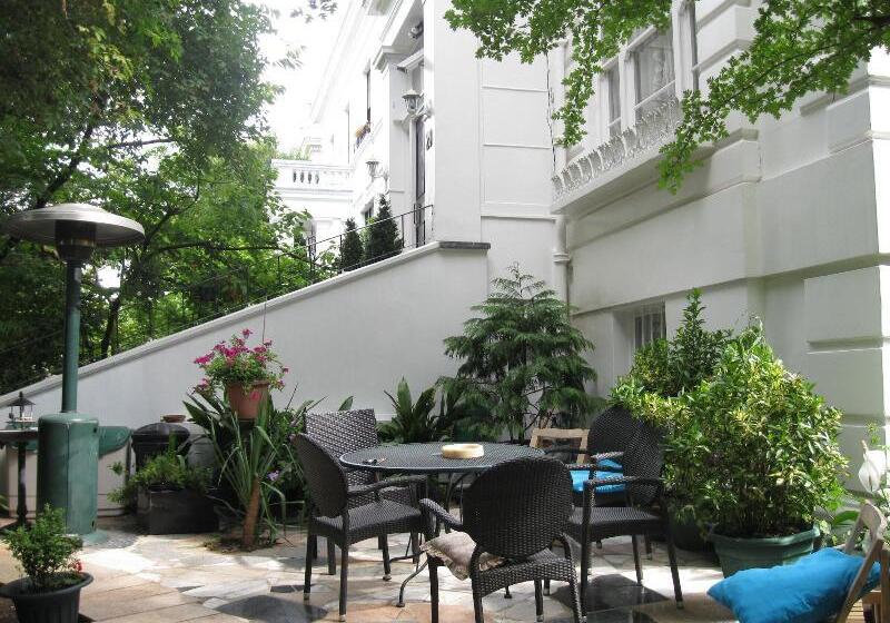 Dawson Place, Juliette's Bed And Breakfast