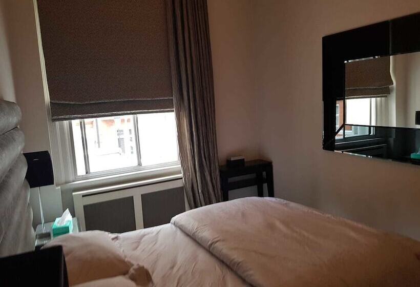 Hans Crescent Apartment