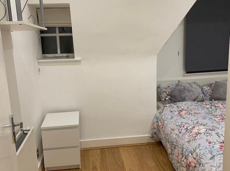 Hans Crescent Apartment