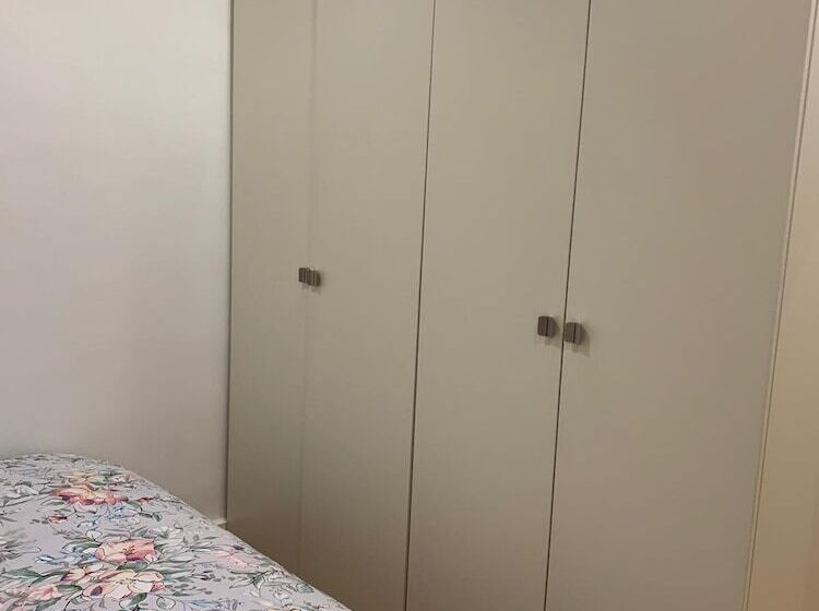 Hans Crescent Apartment