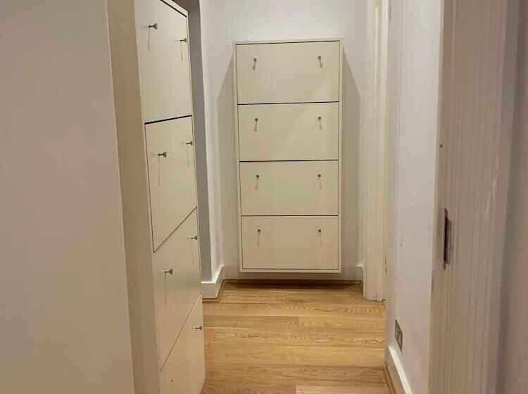 Hans Crescent Apartment