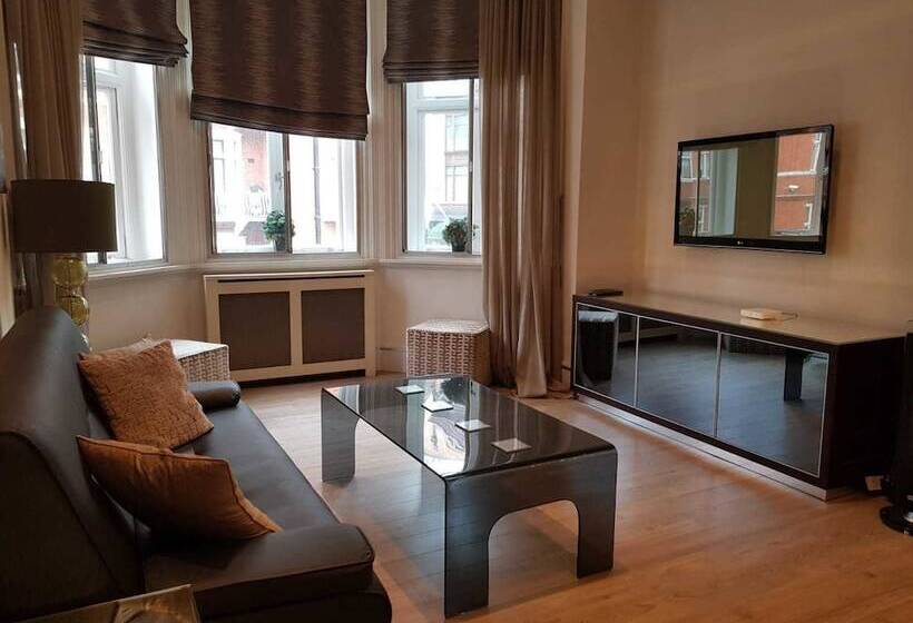 Hans Crescent Apartment