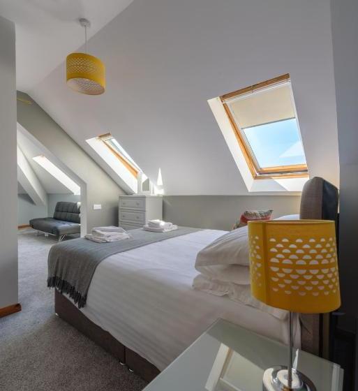 Hogg & Mitchells Apartments