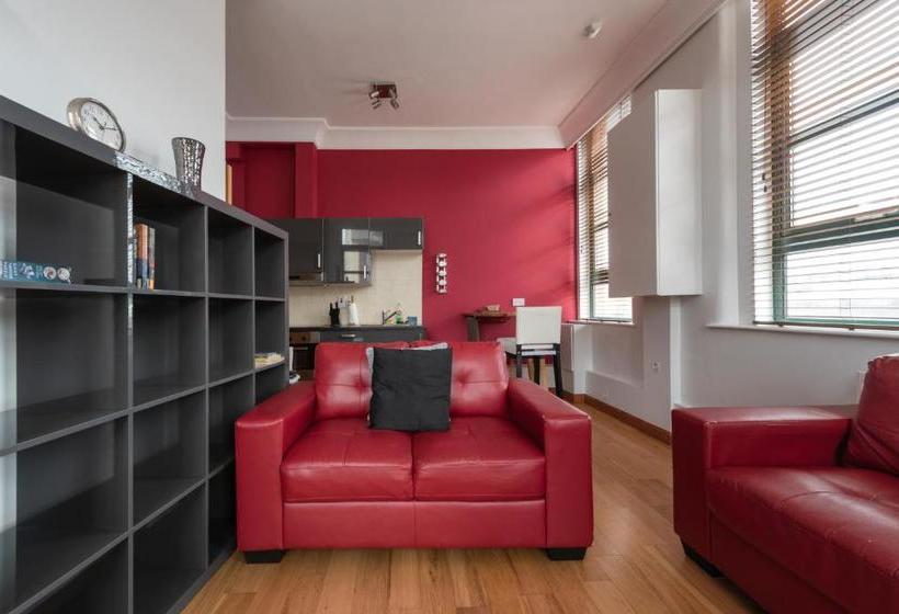 Hogg & Mitchells Apartments