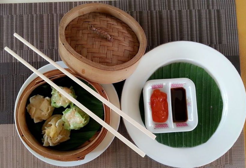 בית מלון כפרי Anom Beach