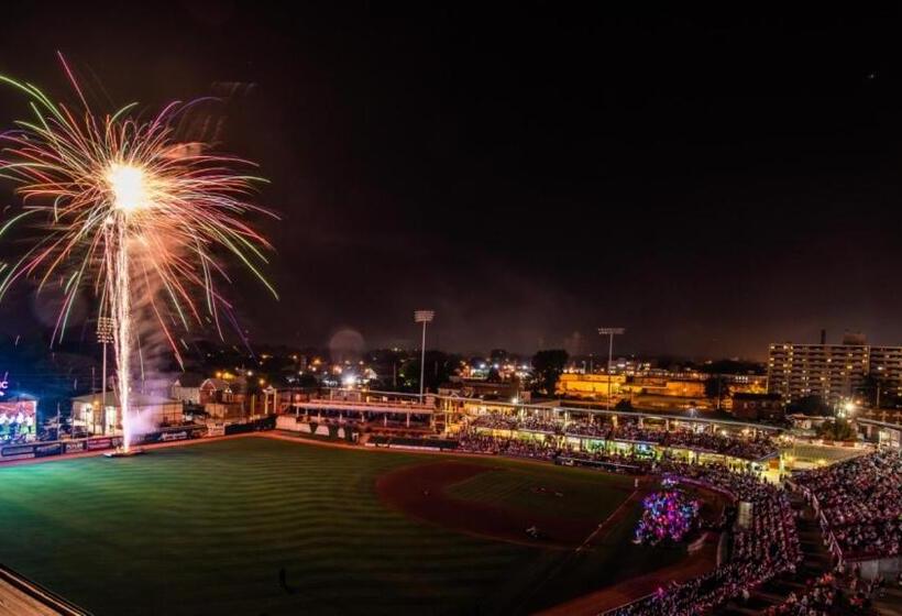 בית מלון כפרי Candlewood Suites Erie, An Ihg