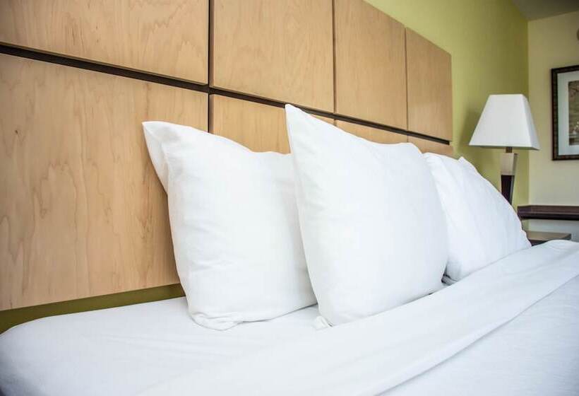 בית מלון כפרי Candlewood Suites Overland Park W 135th St, An Ihg