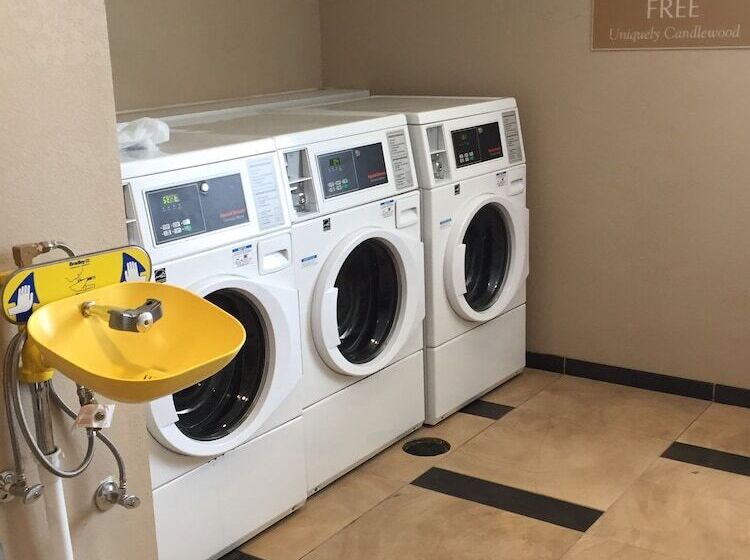 בית מלון כפרי Candlewood Suites St Clairsville Wheeling Area, An Ihg