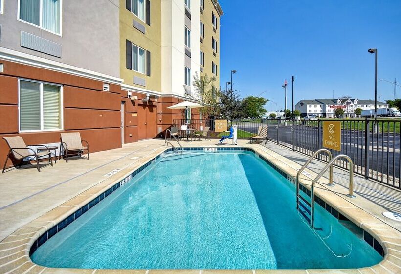 בית מלון כפרי Candlewood Suites St Clairsville Wheeling Area, An Ihg