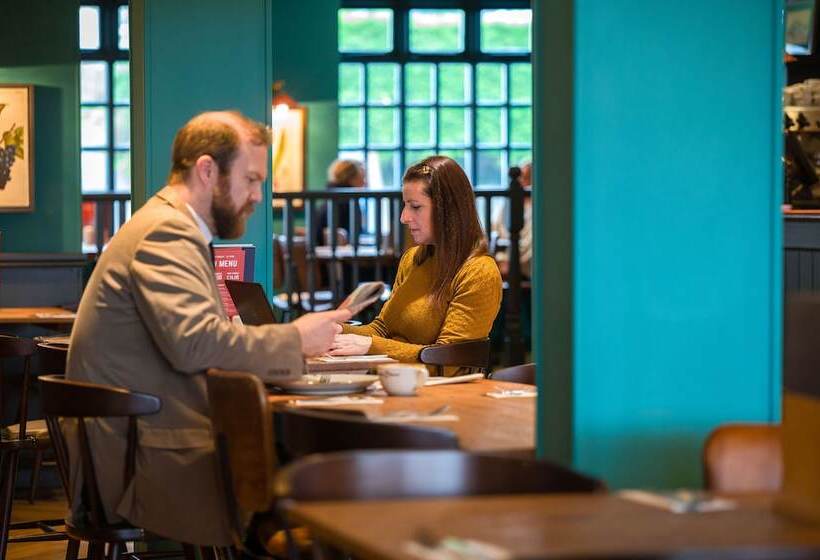 فندق County Arms