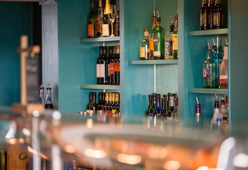 فندق County Arms