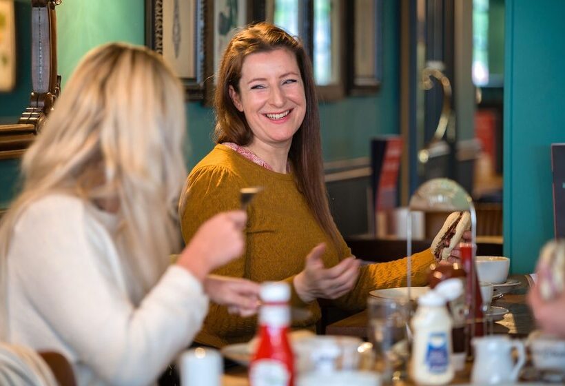 فندق County Arms