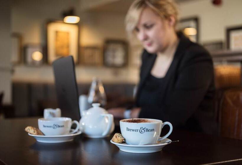 فندق County Arms