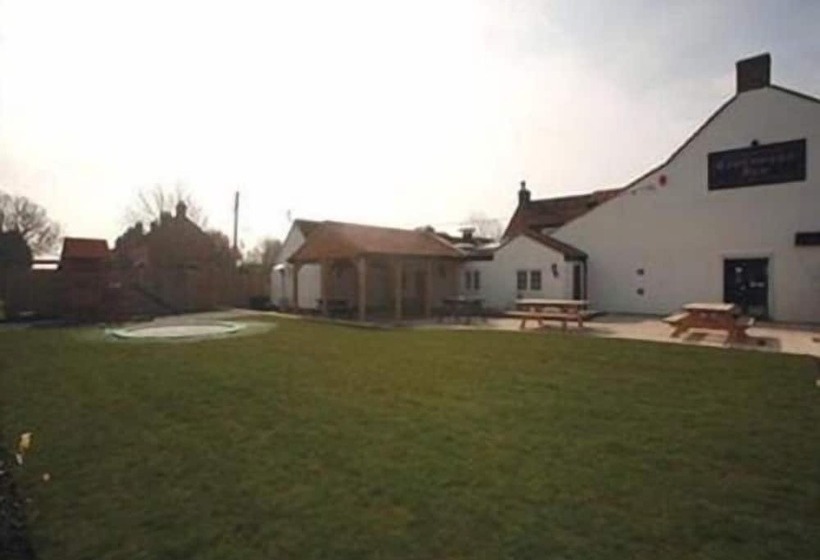 فندق Crossways Inn