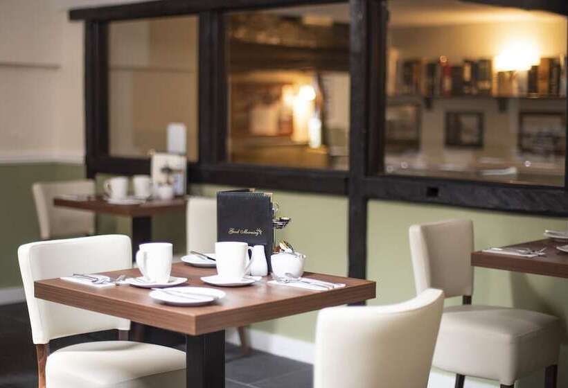 فندق Crossways Inn