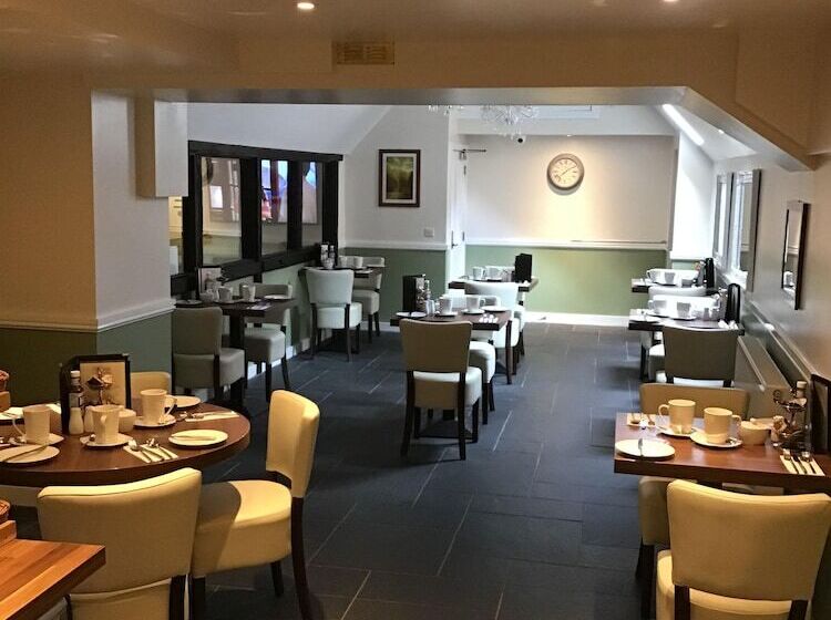 فندق Crossways Inn