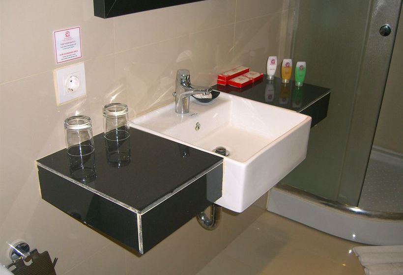 فندق Dragon Inn Kendari