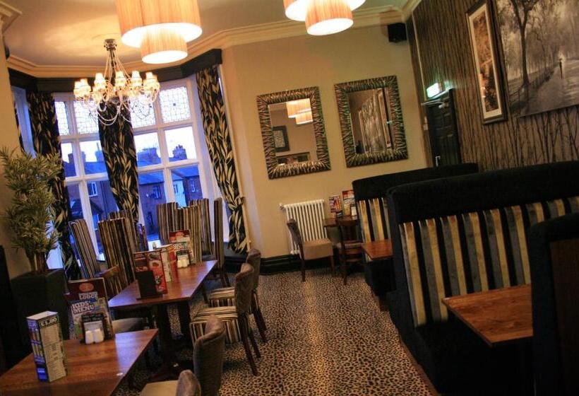 ホテル The Dukeries Lodge, Edwinstowe, Nottinghamshire