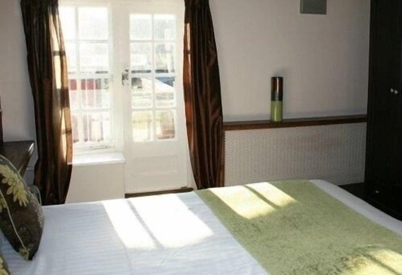 ホテル The Dukeries Lodge, Edwinstowe, Nottinghamshire