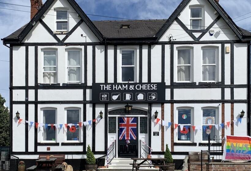 בית מלון כפרי Ham And Cheese