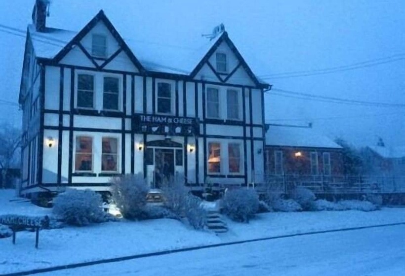 בית מלון כפרי Ham And Cheese