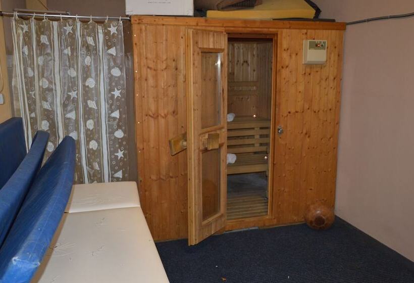 בית מלון כפרי Hani Zisi