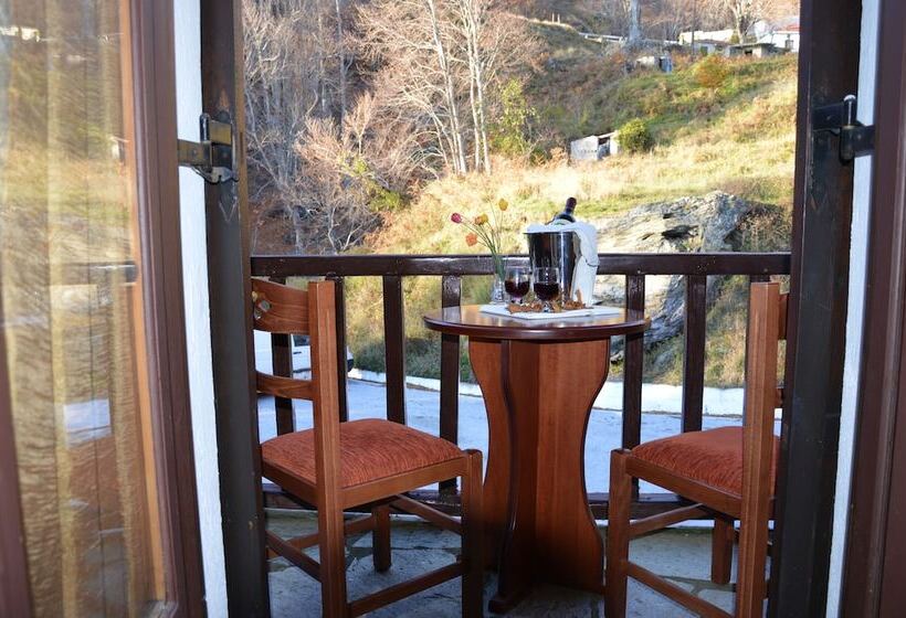 בית מלון כפרי Hani Zisi