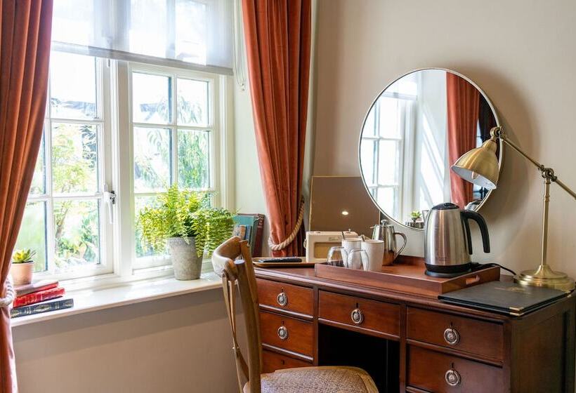 Отель High Corner Inn