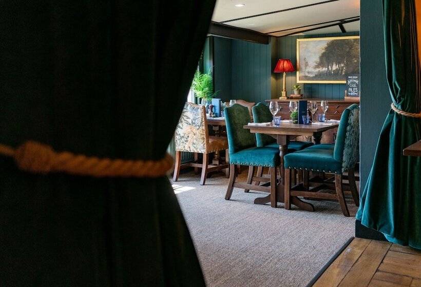 Отель High Corner Inn