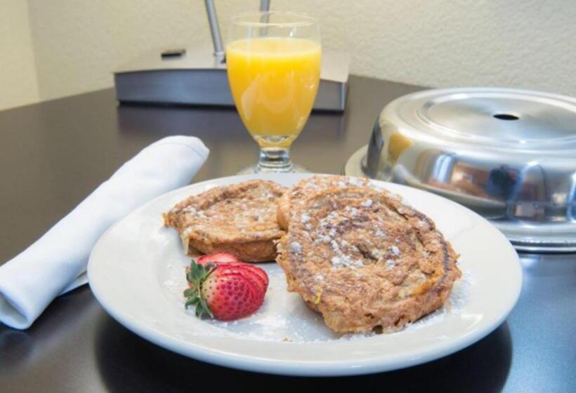 Отель Holiday Inn Bismarck, An Ihg