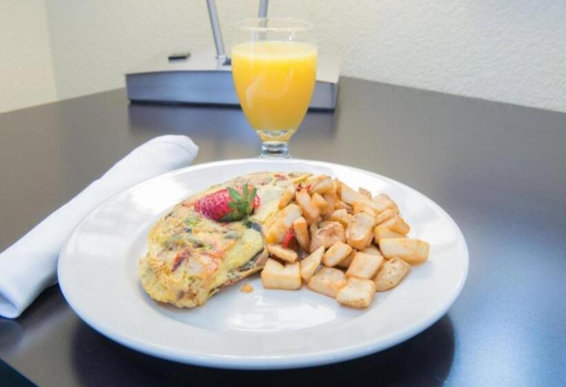 Отель Holiday Inn Bismarck, An Ihg