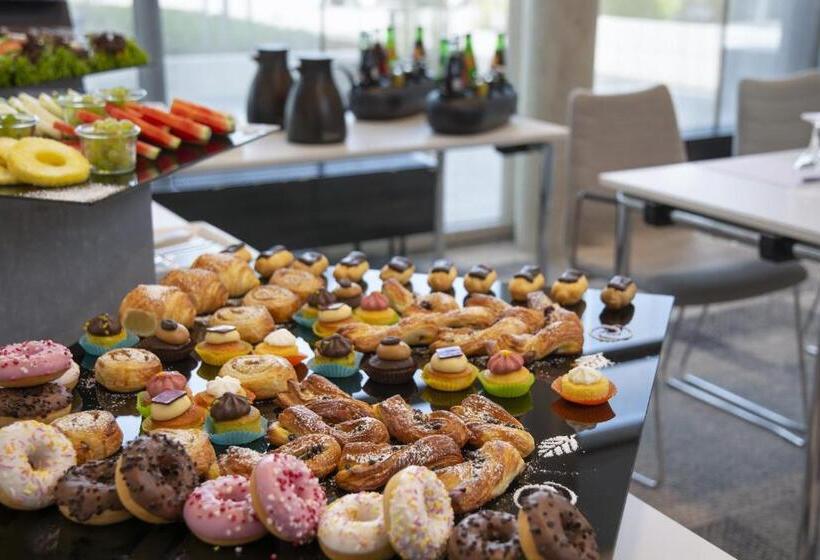 هتل Holiday Inn Express Karlsruhe   City Park, An Ihg