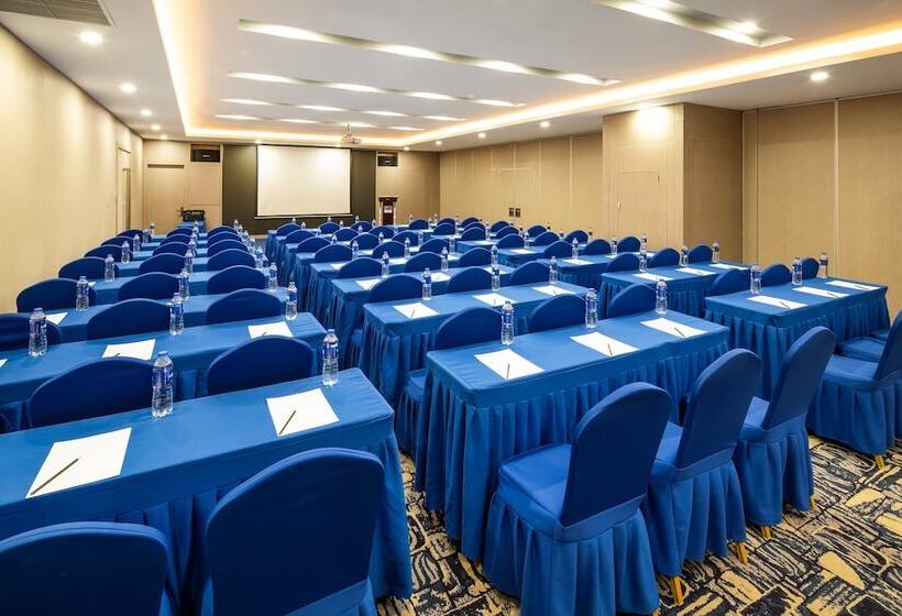 فندق Holiday Inn Express Shenyang North Station, An Ihg