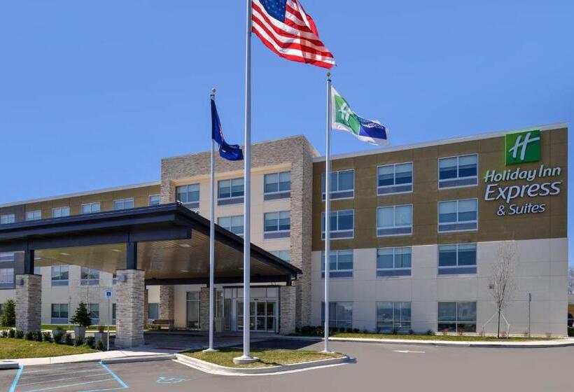 호텔 Holiday Inn Express & Suites Farmington Hills   Detroit, An Ihg